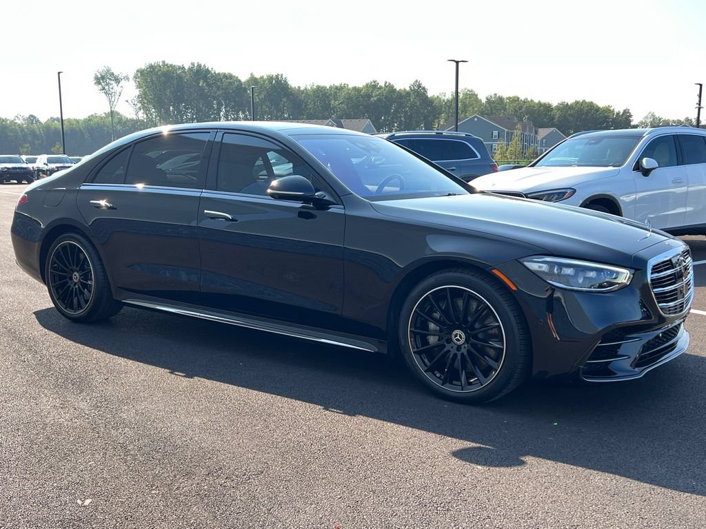 Used 2024 Mercedes-Benz S 580 4MATIC Sedan w/ AMG Line image 2