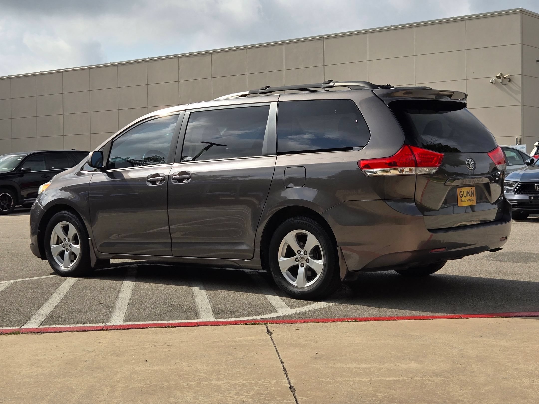 Used 2013 Toyota Sienna LE FWD image 5