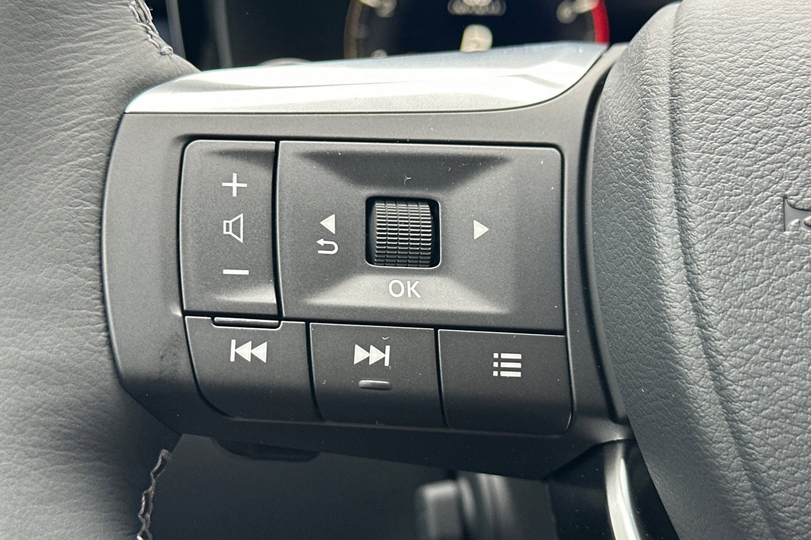 New 2026 INFINITI QX60 Sport w/ Dark Cargo Package image 29