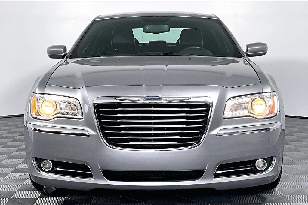 Used 2014 Chrysler 300 w/ Driver Convenience Group RWD image 3