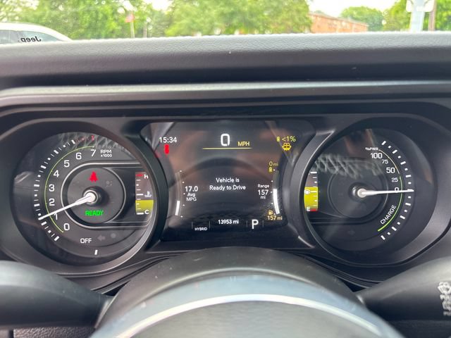 Used 2025 Jeep Wrangler Unlimited Sahara w/ Safety Group AWD/4WD image 18