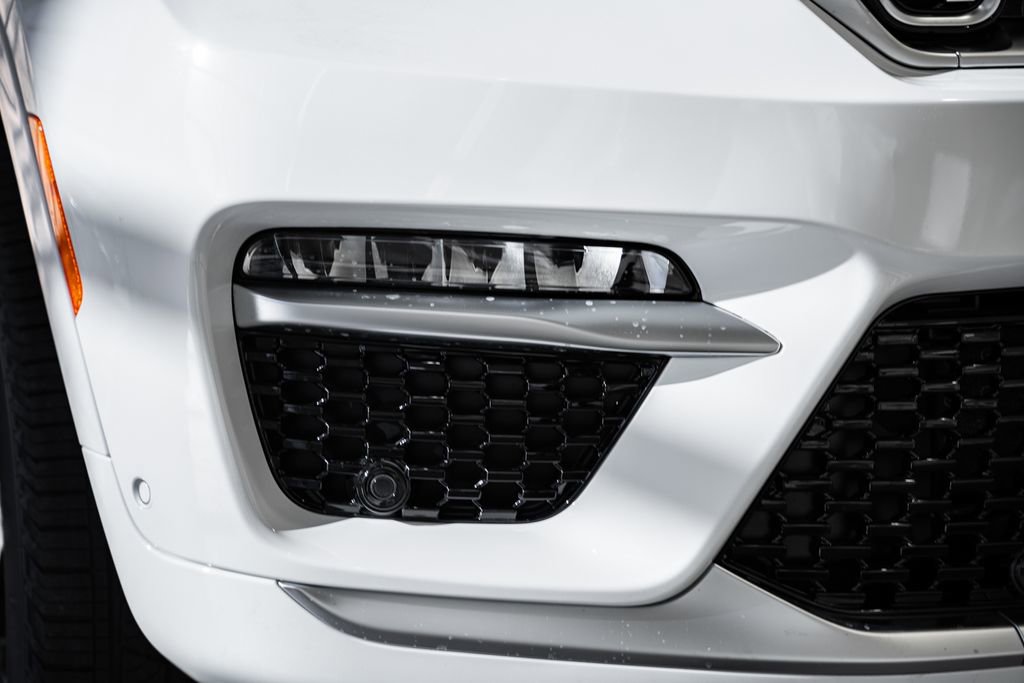 New 2025 Jeep Grand Cherokee Summit image 14