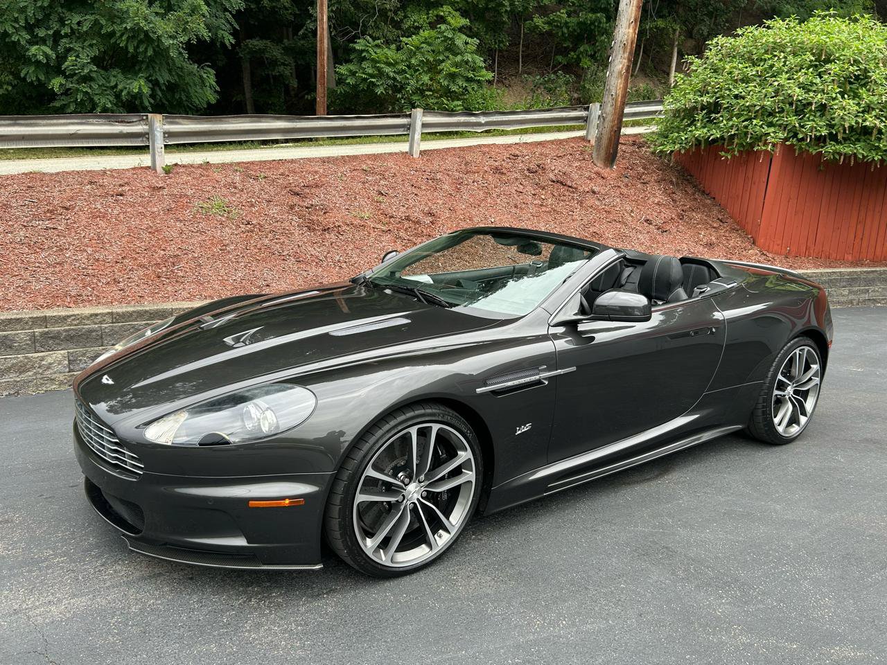 Used 2011 Aston Martin DBS Volante RWD image 2