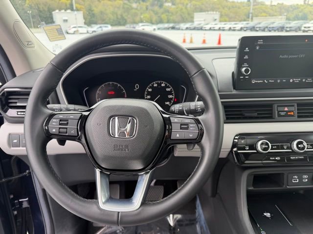 Certified 2025 Honda Pilot Touring image 18