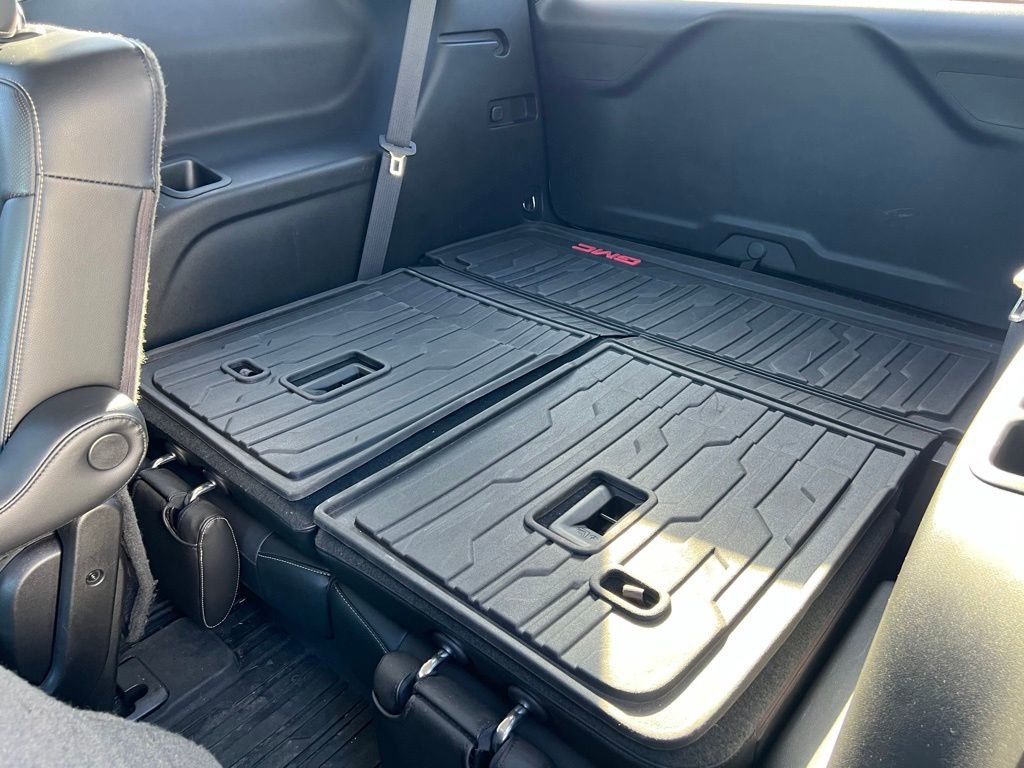 Used 2019 GMC Acadia SLT w/ Black Edition image 17