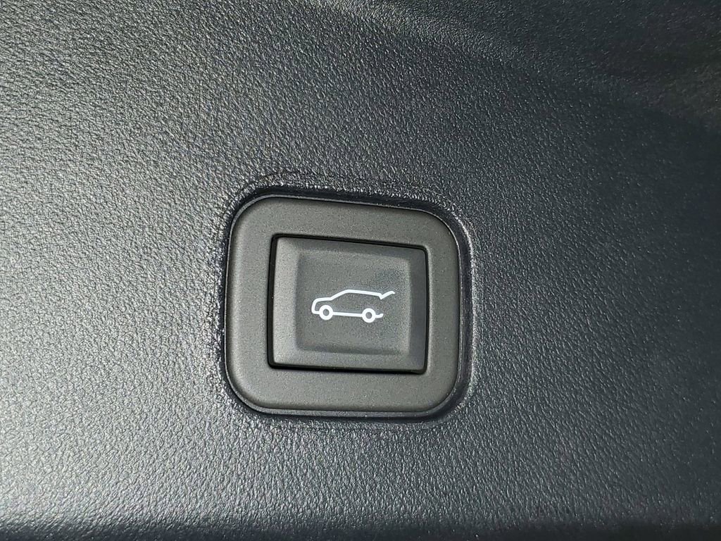 New 2025 Cadillac Lyriq Sport image 8