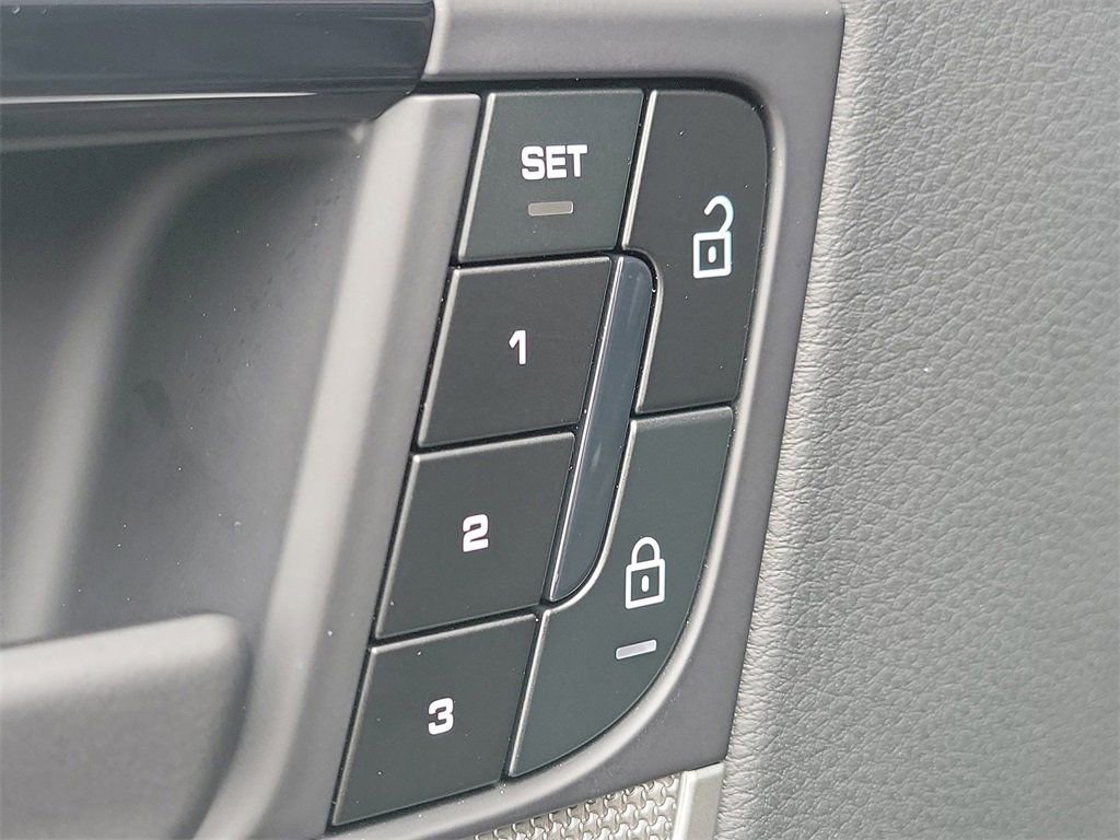 Certified 2025 Porsche Cayenne image 26