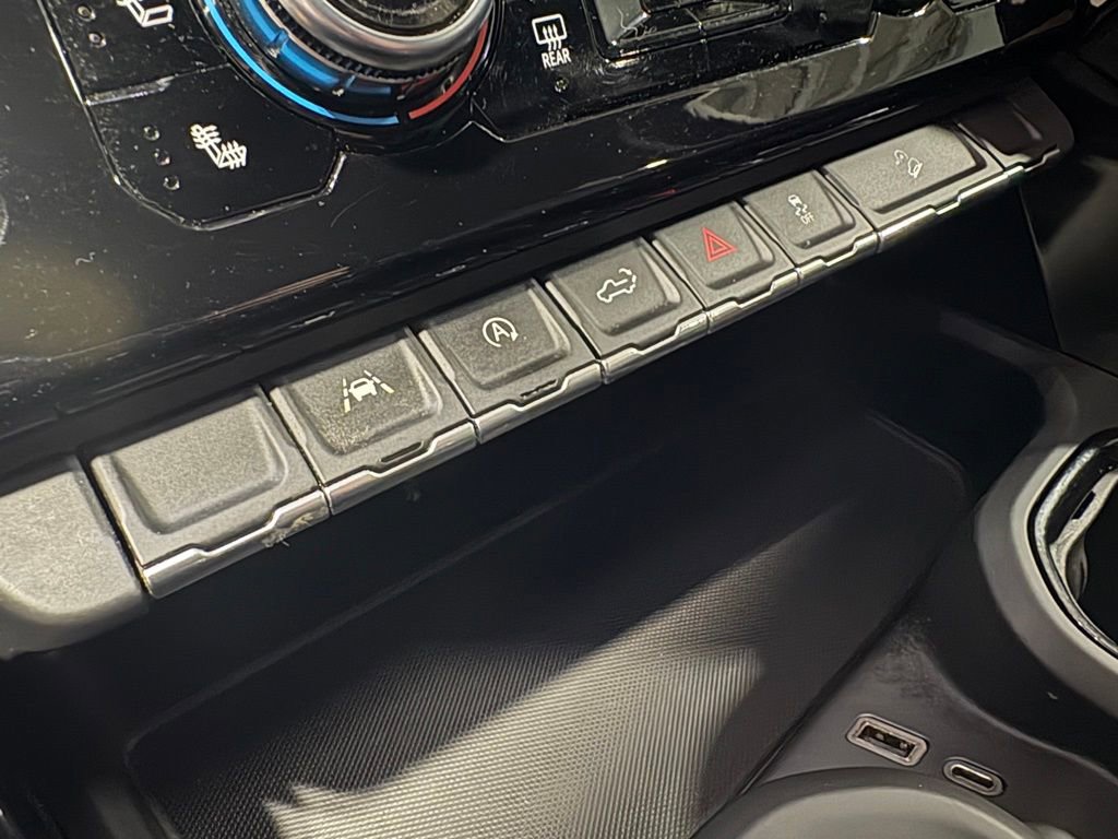 Used 2022 GMC Sierra 1500 AT4 AWD/4WD image 14