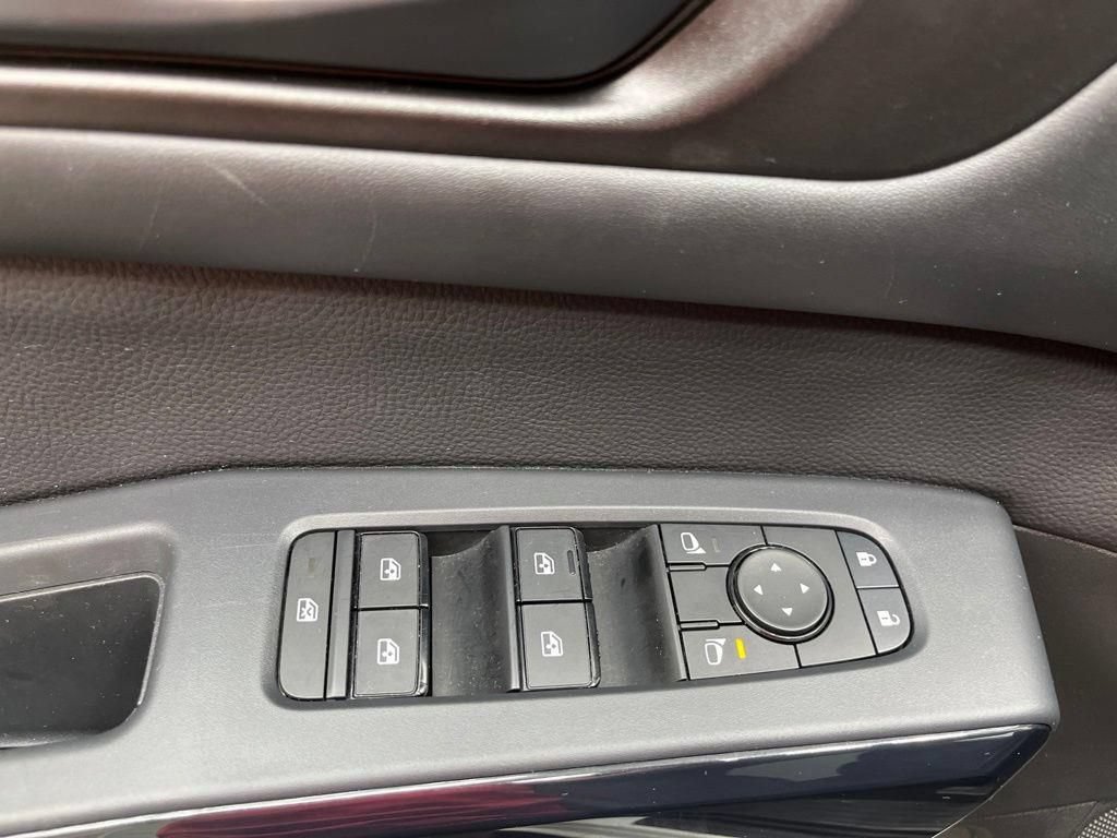 Used 2025 Nissan Pathfinder SV AWD/4WD image 29