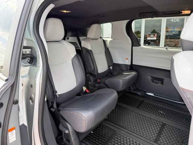 Used 2024 Toyota Sienna XSE FWD image 20