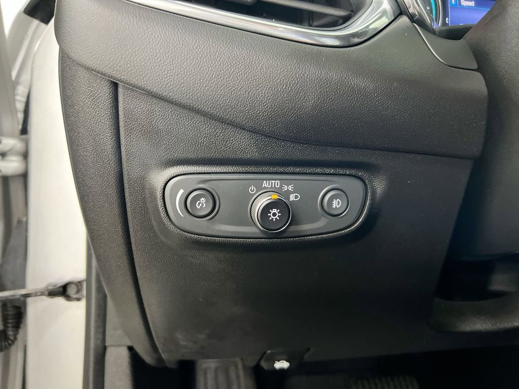 Used 2020 Chevrolet Equinox LT w/ Driver Convenience Package image 18