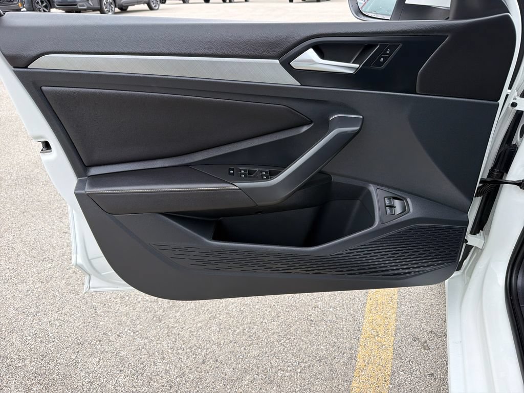 Certified 2023 Volkswagen Jetta SE w/ Panoramic Sunroof Package FWD image 9