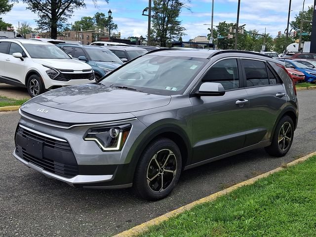 Certified 2024 Kia Niro LX FWD image 3