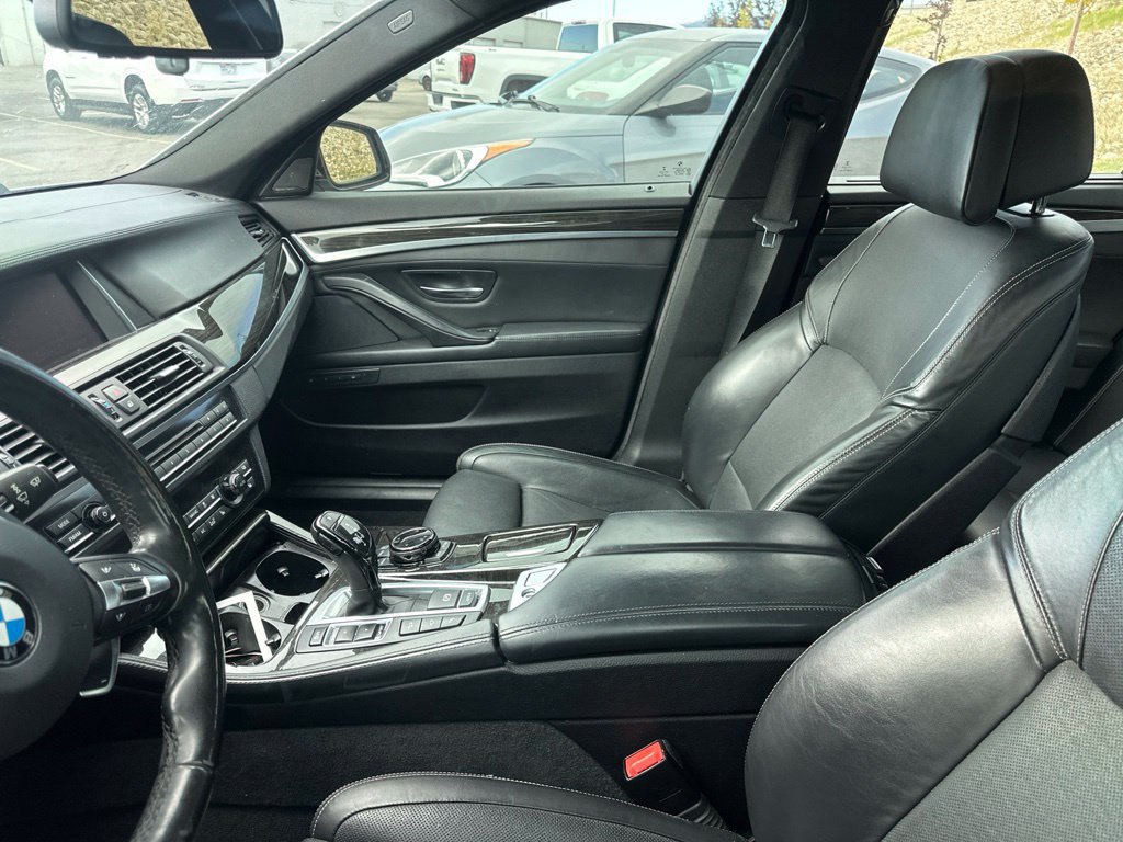Used 2016 BMW 550i xDrive Sedan AWD/4WD image 9