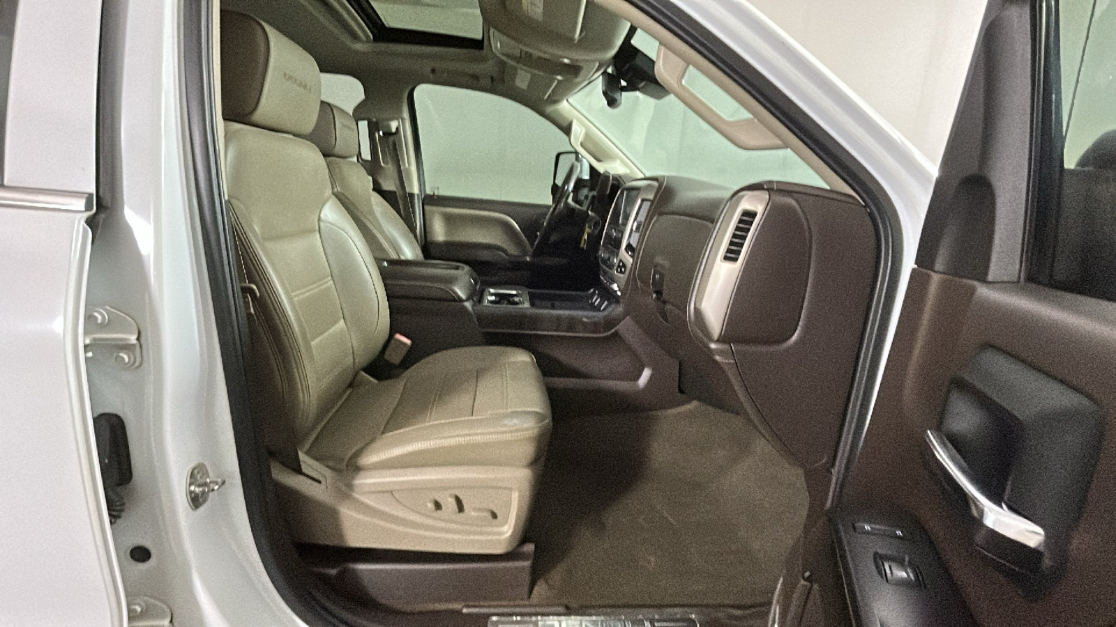 Used 2015 GMC Sierra 3500 Denali AWD/4WD image 33