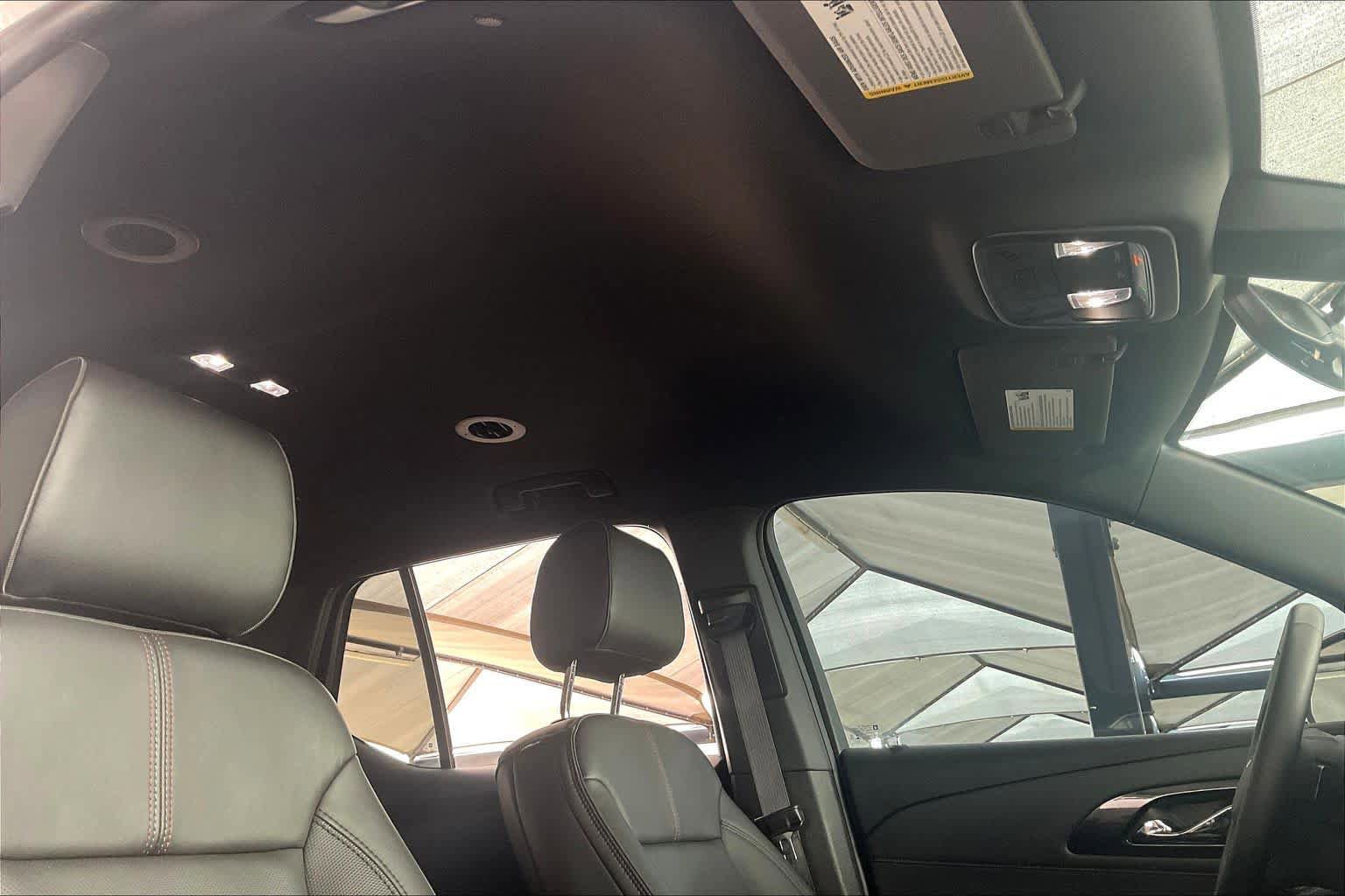 Used 2023 Chevrolet Traverse RS image 14