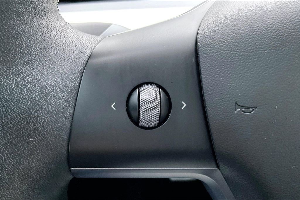 Used 2022 Tesla Model Y Performance image 11