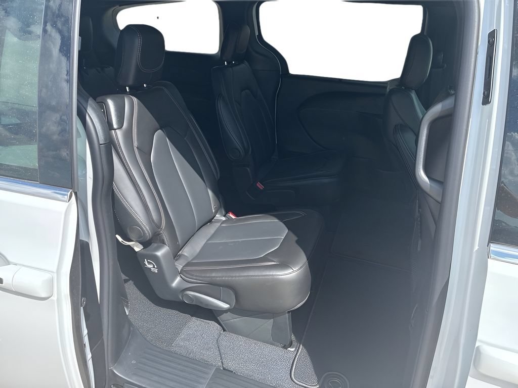 New 2027 Chrysler Pacifica Select AWD/4WD image 12