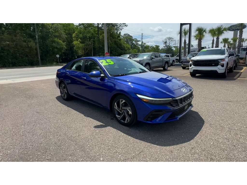 Used 2025 Hyundai Elantra SEL FWD image 8
