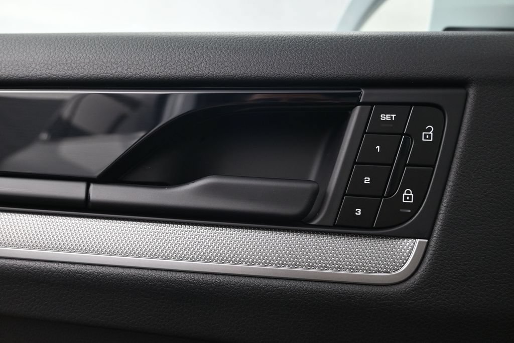 Certified 2026 Porsche Cayenne S AWD/4WD image 18
