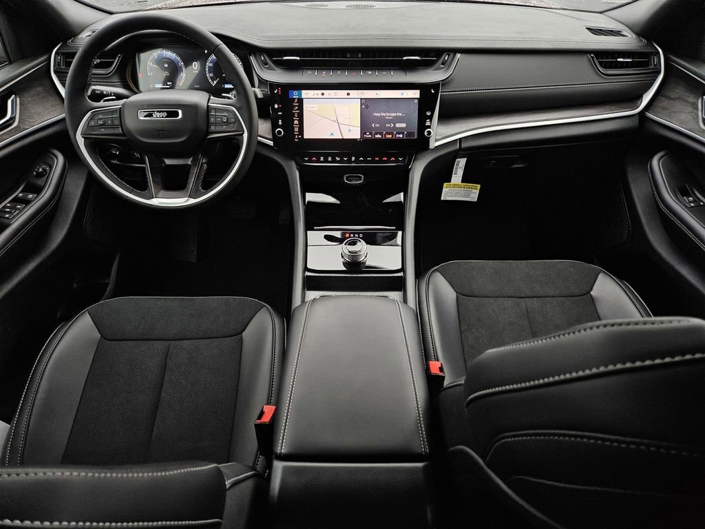 New 2026 Jeep Grand Cherokee Altitude image 30