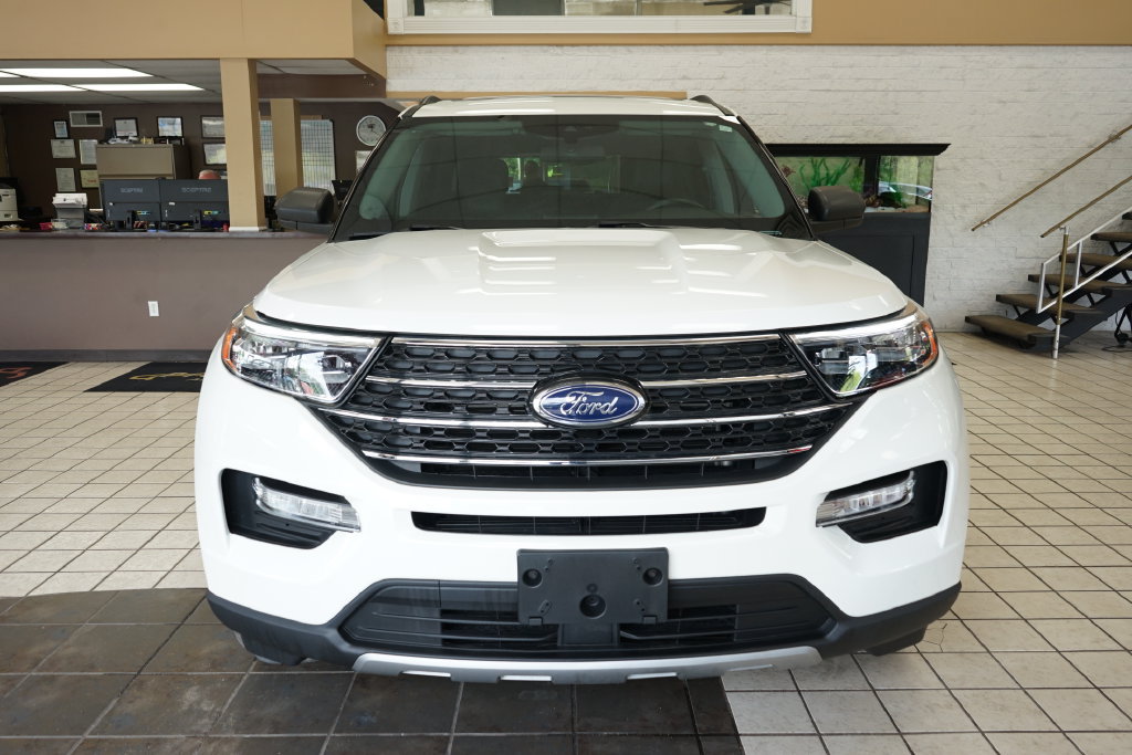 Used 2023 Ford Explorer XLT w/ Equipment Group 202A AWD/4WD image 21