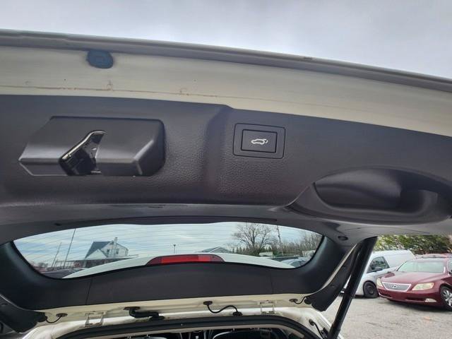 Used 2015 Hyundai Santa Fe Limited w/ Option Group 04 AWD/4WD image 22
