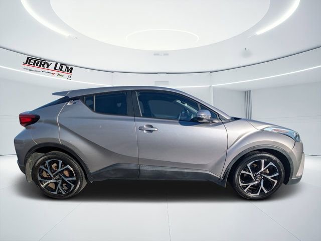 Used 2018 Toyota C-HR XLE image 2