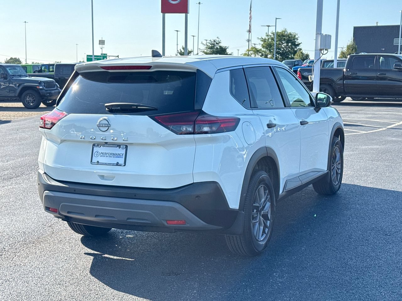 Used 2022 Nissan Rogue S FWD image 3
