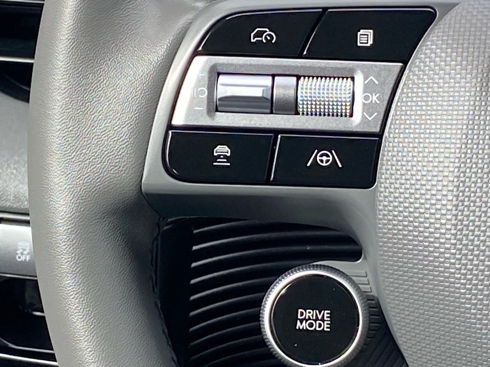 Used 2025 Hyundai Ioniq 5 SEL AWD/4WD image 5