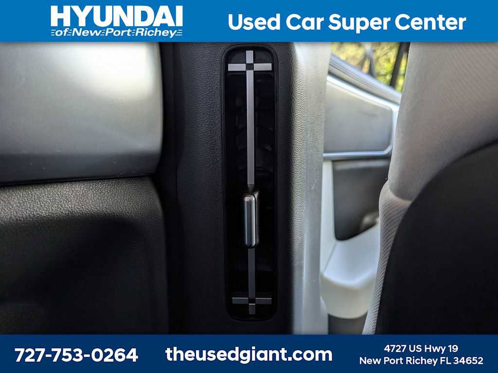 Used 2024 Hyundai Santa Fe SE image 18