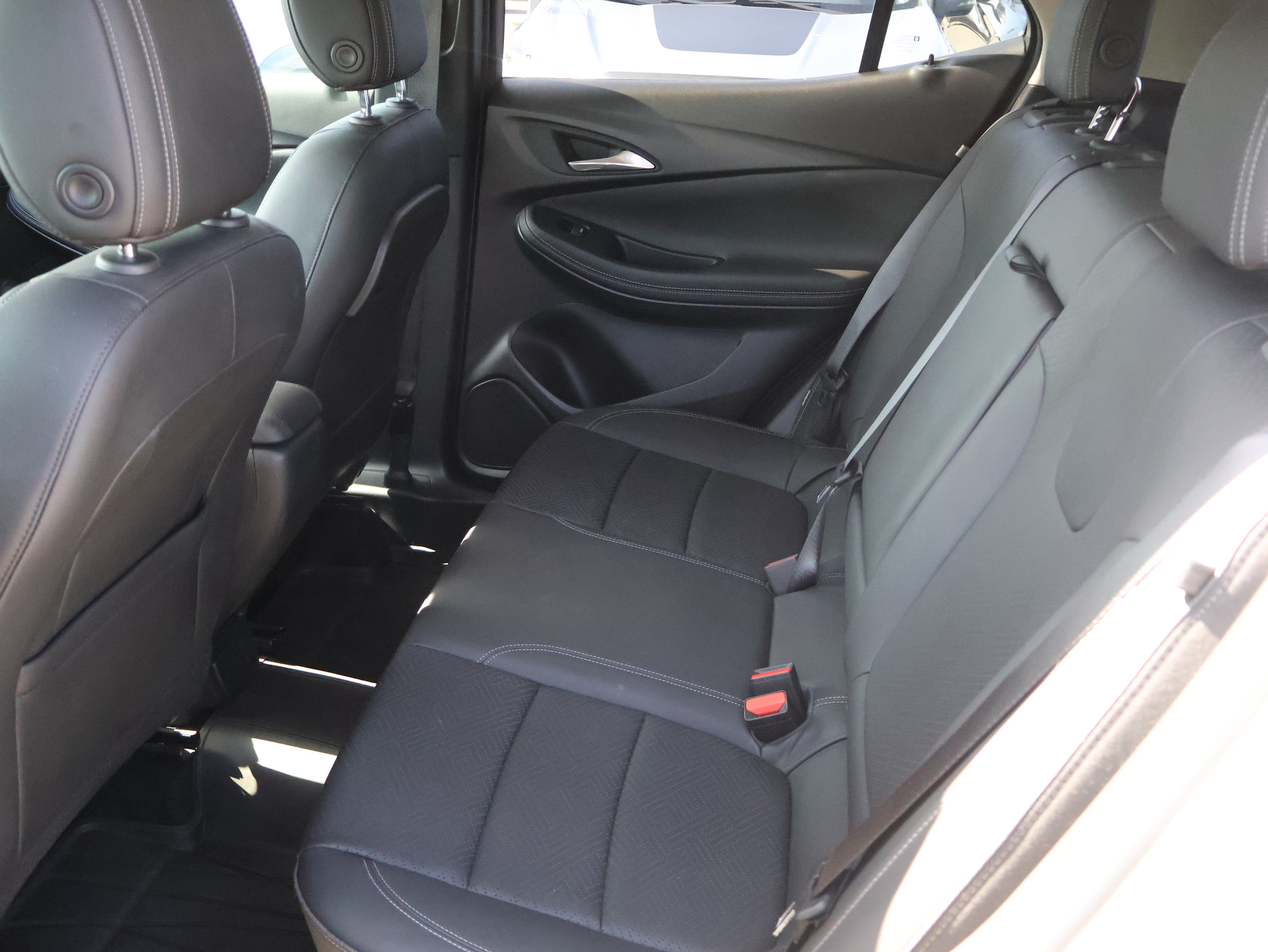 Used 2023 Buick Encore GX Essence w/ Experience Buick Package AWD/4WD image 18