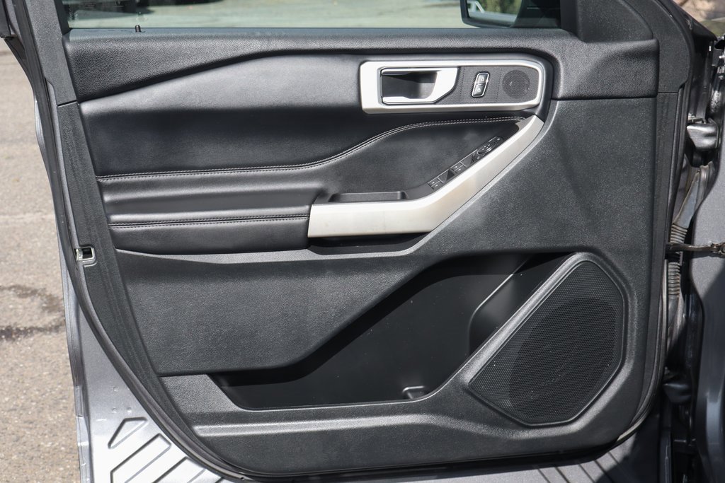 Used 2022 Ford Explorer XLT image 14