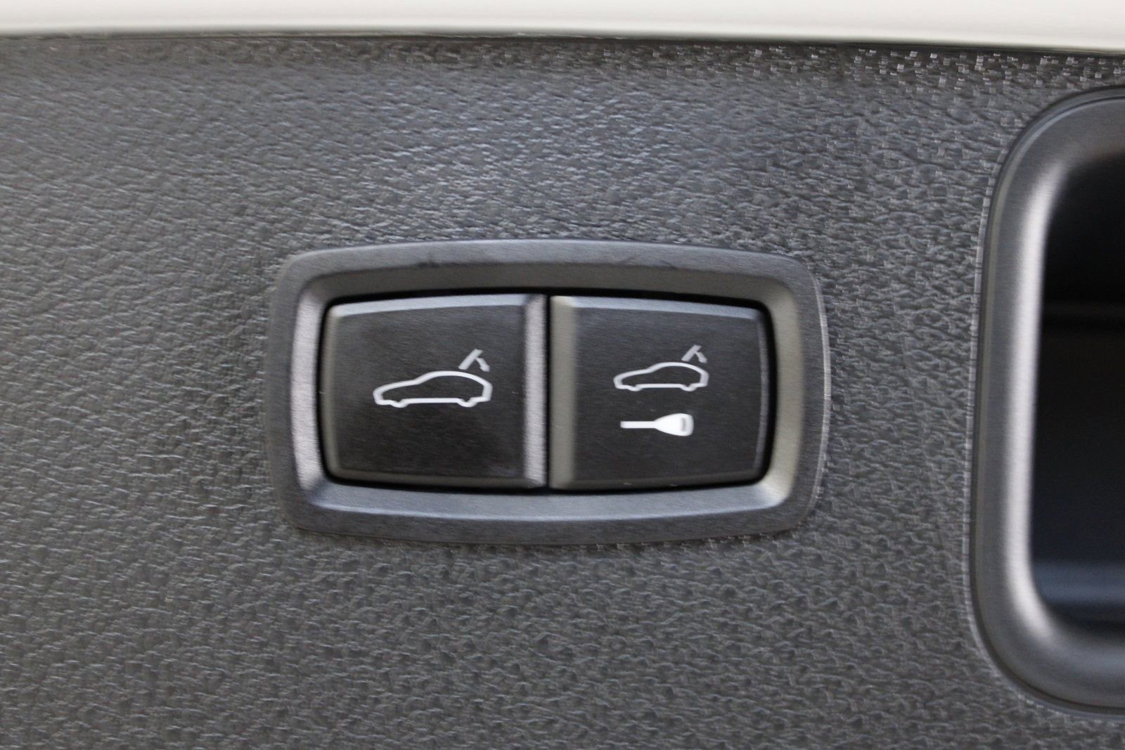 Certified 2025 Porsche Macan image 18