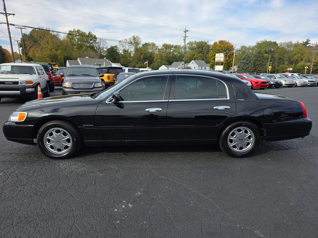 Used 1999 Lincoln Town Car Signature RWD image 19