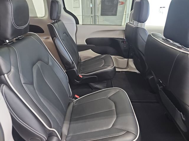 Used 2024 Chrysler Pacifica Limited FWD image 33