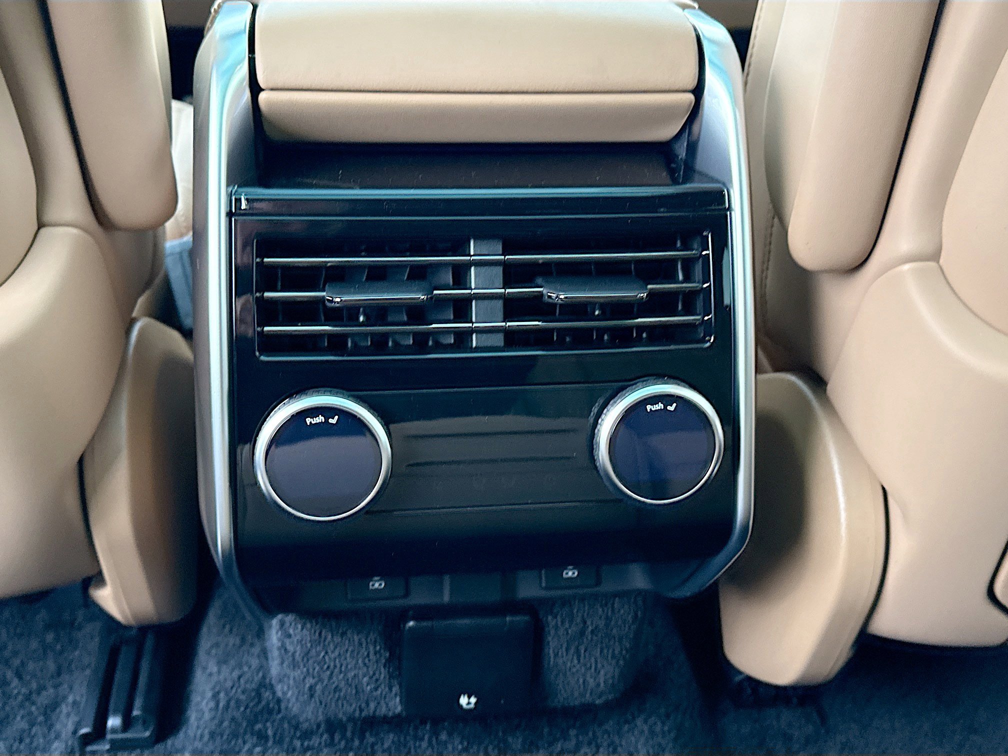 New 2026 Land Rover Range Rover SE image 19