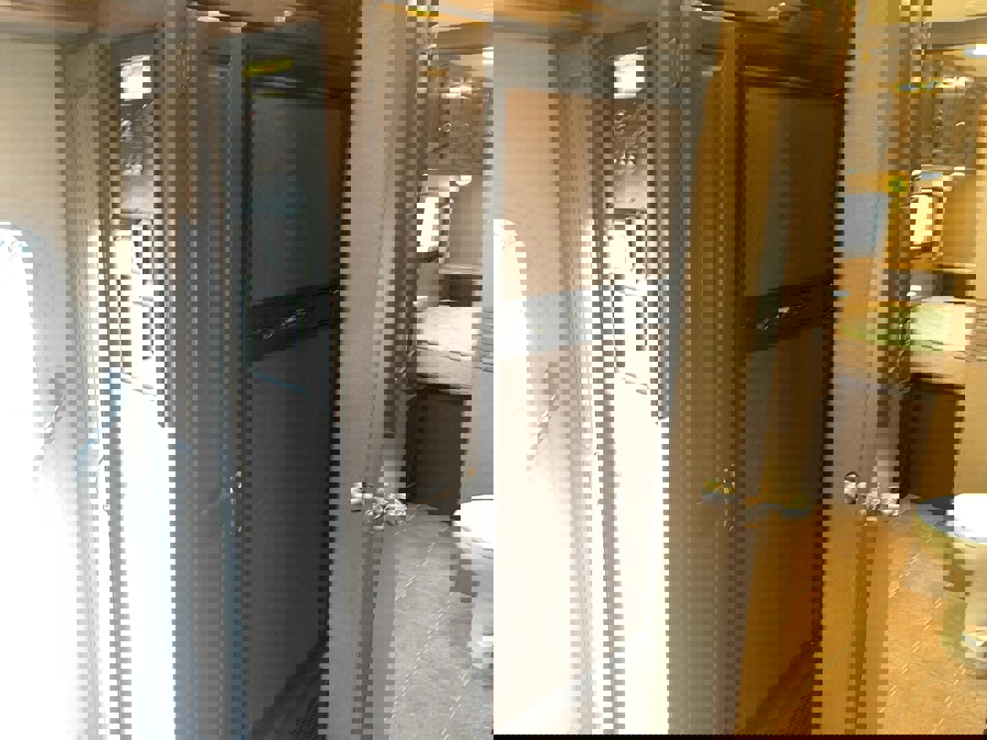 Used 2017 Ford E-450 and Econoline 450 Super Duty w/ Motorhome Prep Package RWD image 19