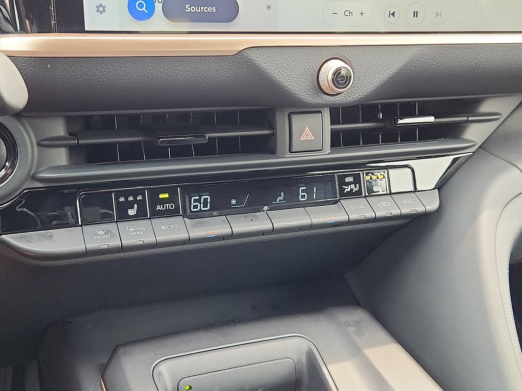 Certified 2023 Toyota Crown AWD/4WD image 17