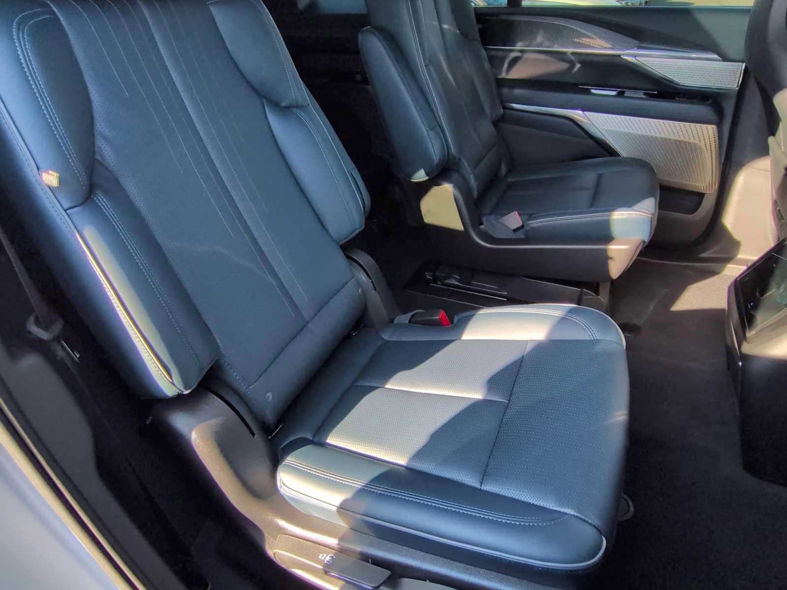 Used 2025 Cadillac Escalade IQ Luxury 2 image 22