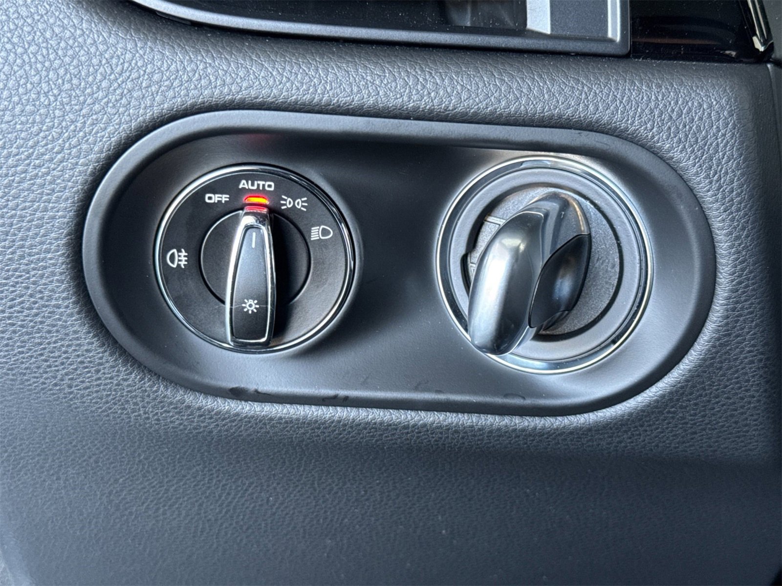 Used 2025 Porsche Macan image 31