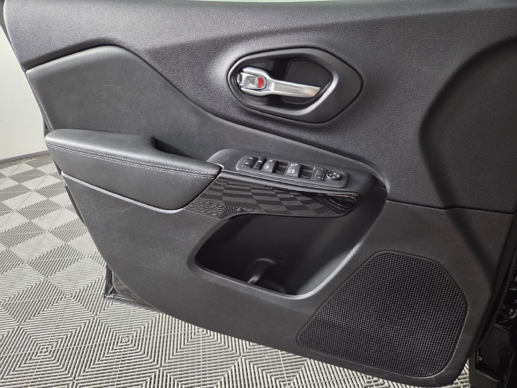 Used 2023 Jeep Cherokee Altitude Lux AWD/4WD image 19