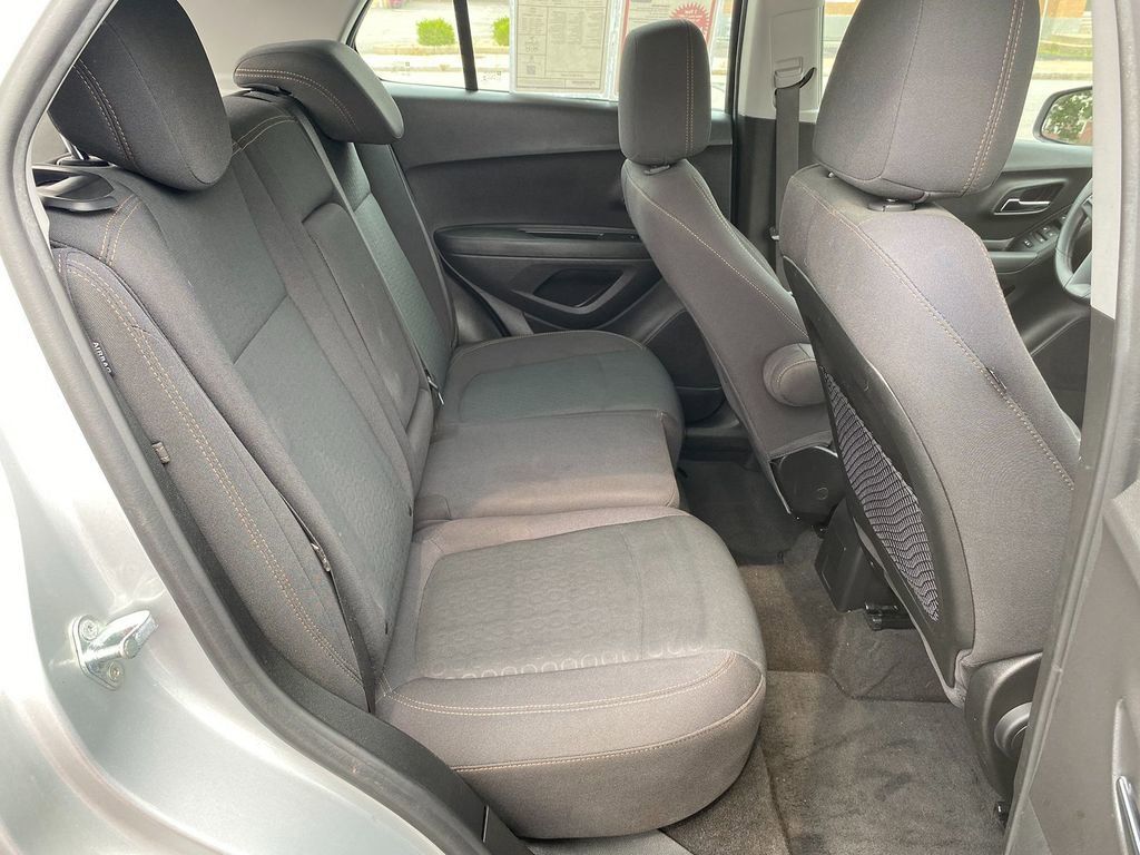 Used 2019 Chevrolet Trax LS image 25