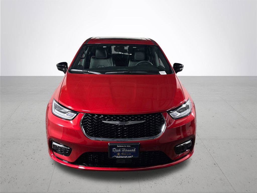 New 2026 Chrysler Pacifica Limited image 3