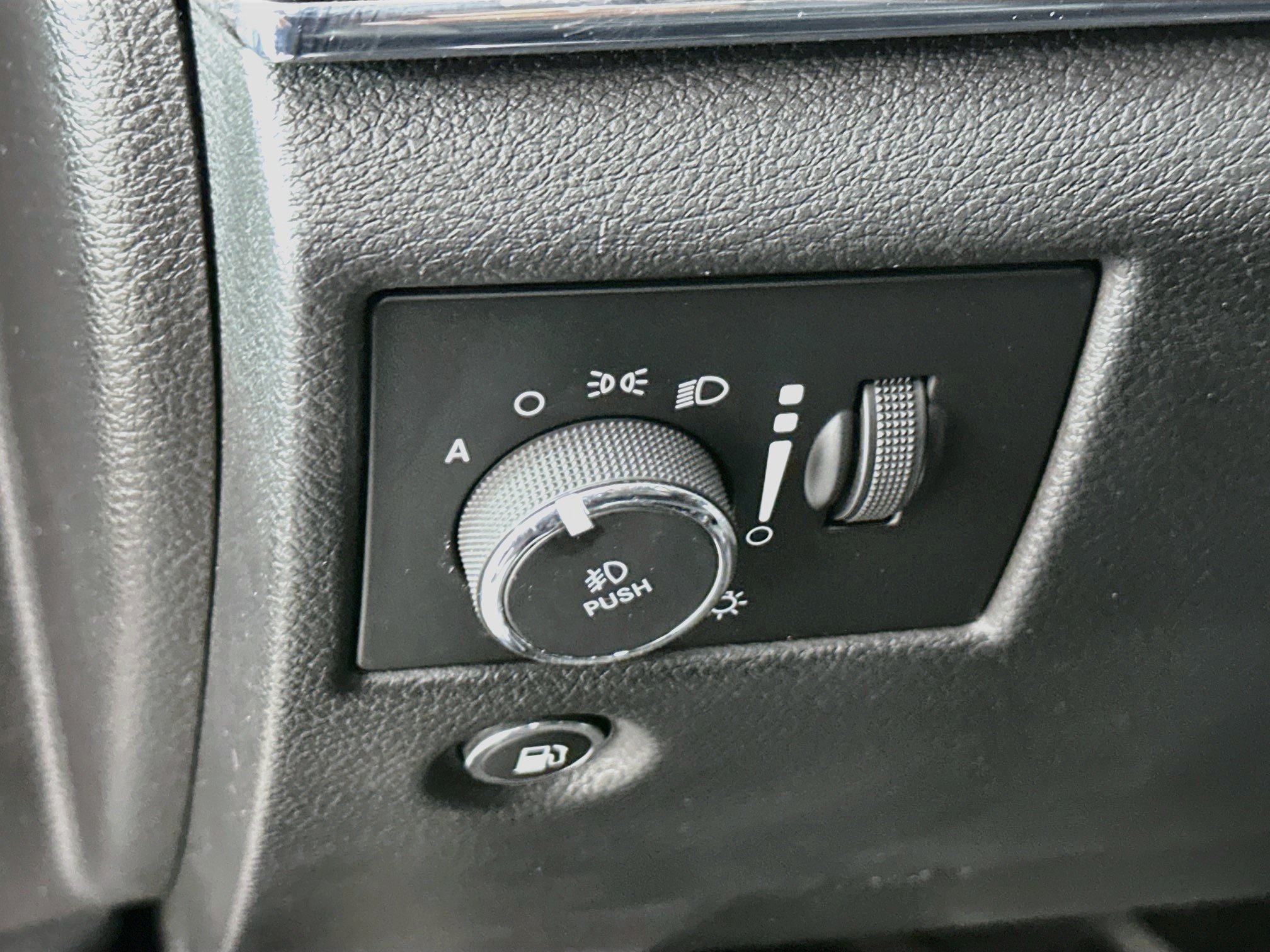 Used 2019 Jeep Grand Cherokee Limited RWD image 17