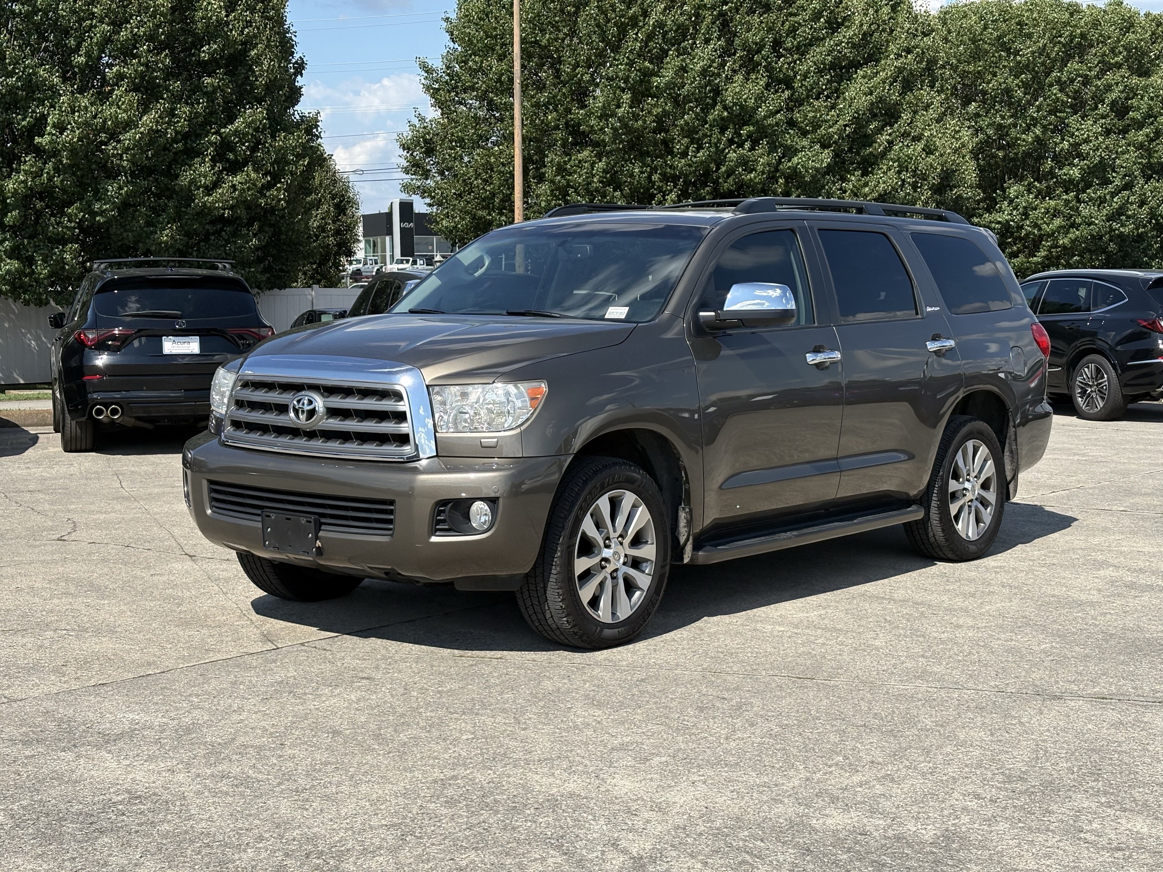 Used 2017 Toyota Sequoia Limited w/ Safety & Convenience Package AWD/4WD image 2