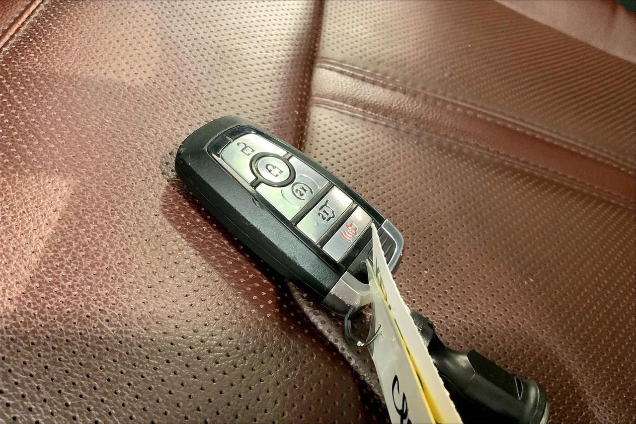 Used 2024 Ford Expedition Limited image 19