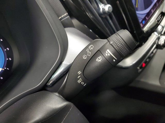 Used 2022 Volvo XC60 B6 R-Design image 26