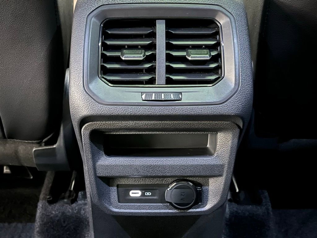 Used 2024 Volkswagen Tiguan SEL R-Line image 22
