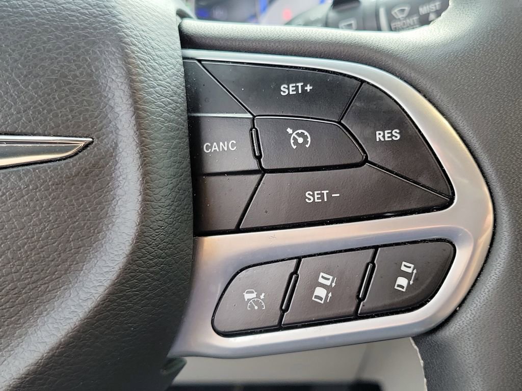 Certified 2024 Chrysler Pacifica Touring-L image 6